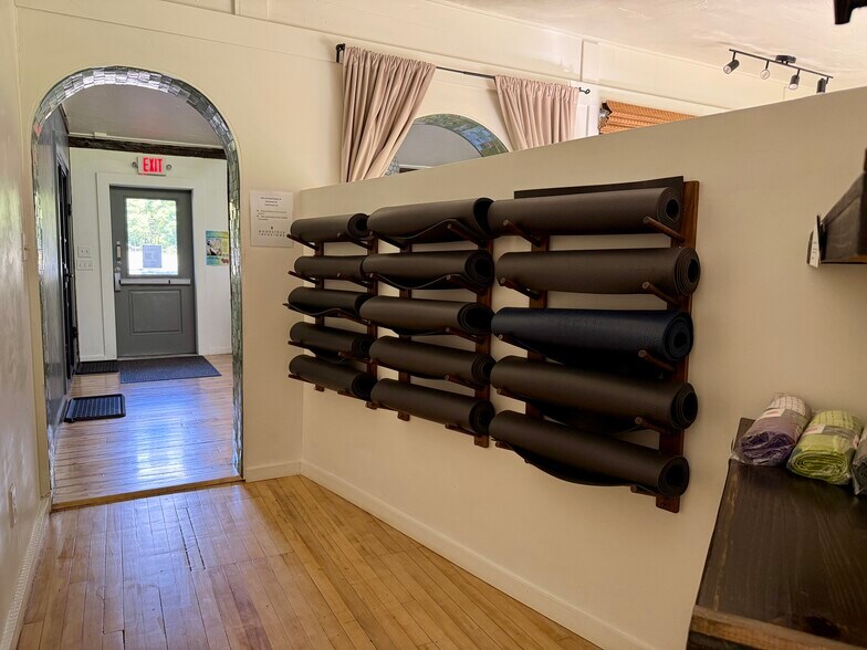 More Photos Of 104 Mill Hill Rd, Woodstock General Retail For Sale