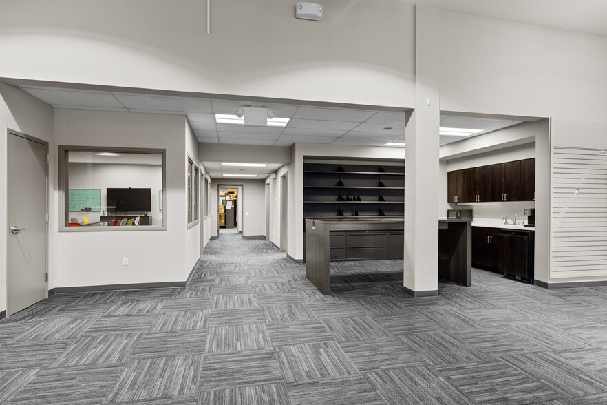 More Photos Of 115 W Wyoming St, Kalispell Warehouse For Sale