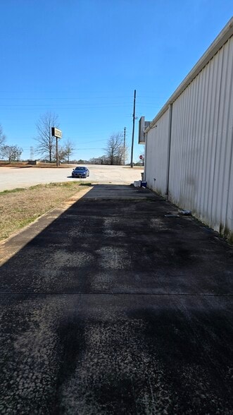 More Photos Of 1547 N Cherokee Rd, Social Circle Freestanding For Sale