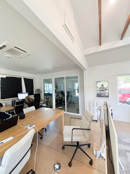 More Photos Of 3360 S Robertson Blvd, Los Angeles Loft Creative Space For Lease