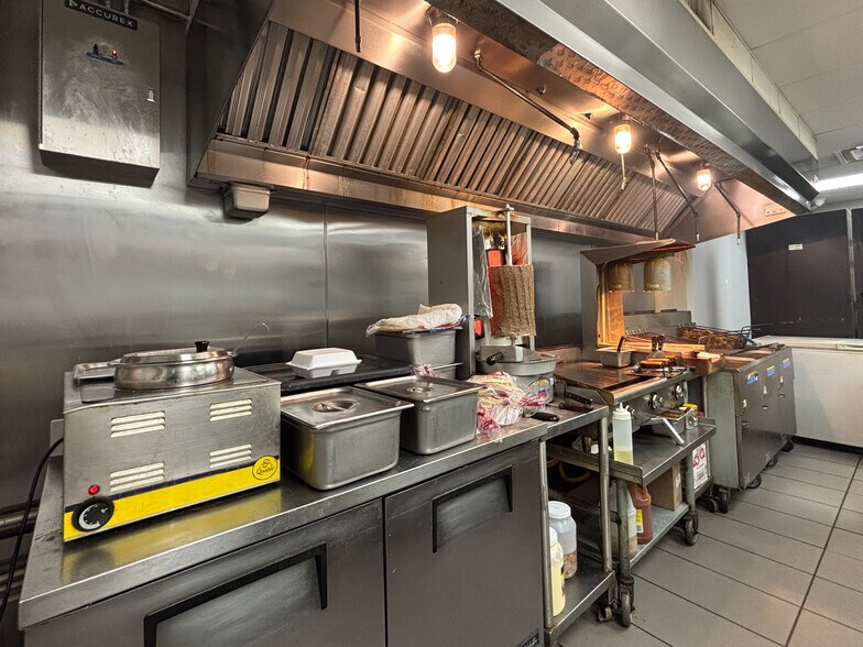 More Photos Of 112 E 71st St, Chicago Restaurant For Sale