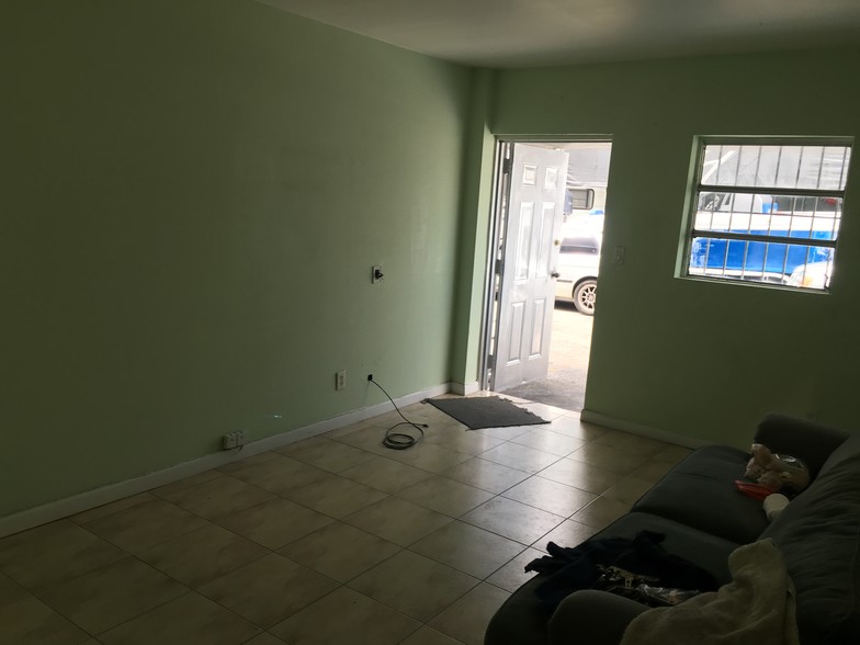 More Photos Of 3580 NW 49th St, Miami Warehouse For Lease