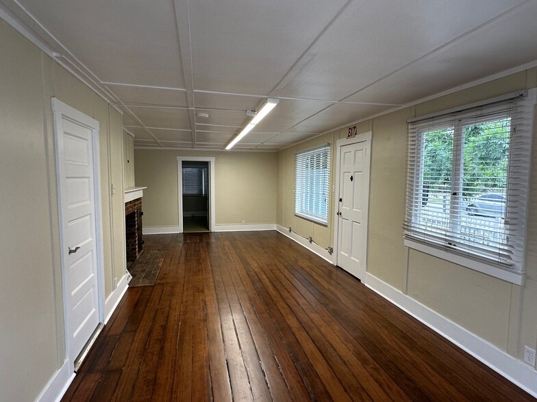 More Photos Of 4926 Vineland Ave, North Hollywood Office For Lease