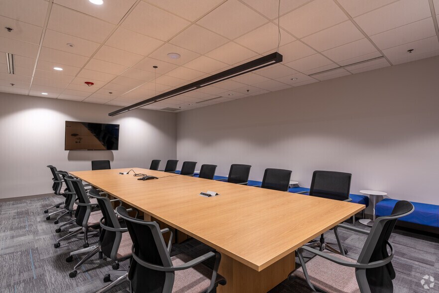 More Photos Of 400 Skokie Blvd, Northbrook Office For Lease