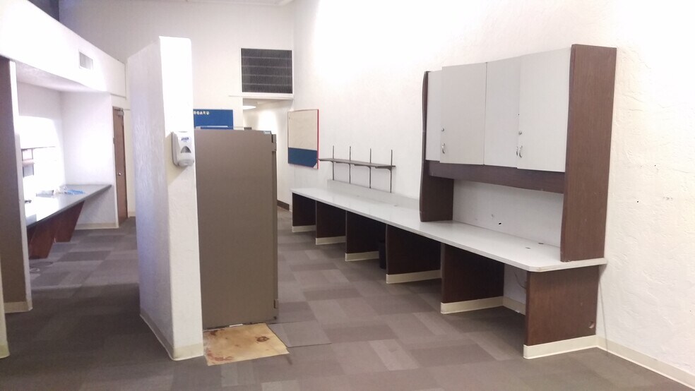 More Photos Of 112 N Grand Ave, Nogales General Retail For Sale