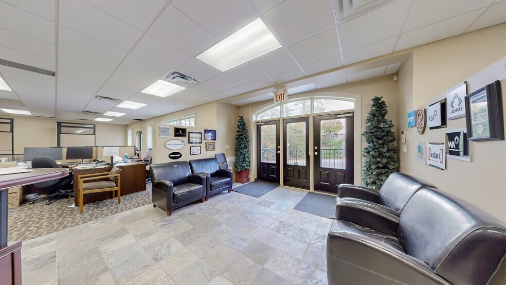 More Photos Of 121 Robinson St, Markham Office For Sale