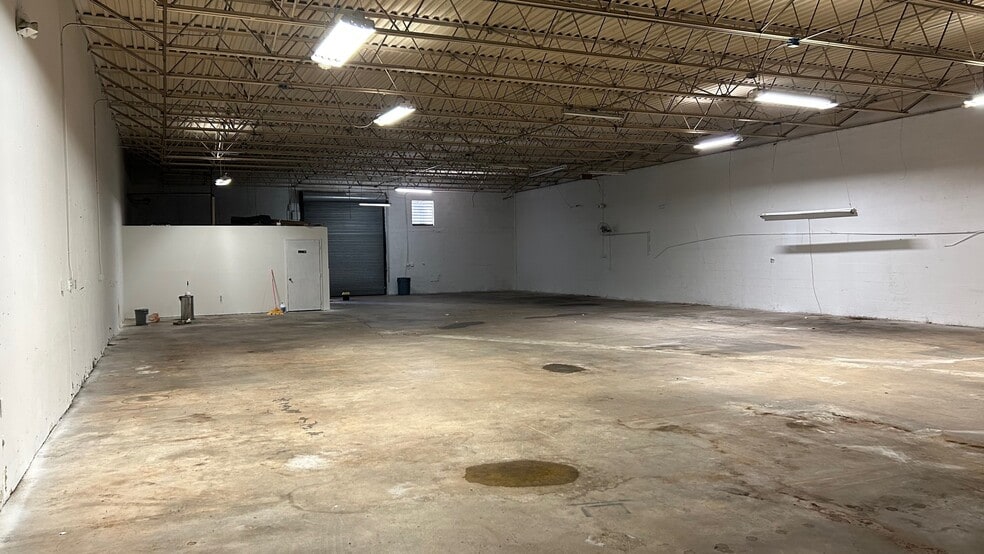 More Photos Of 1010-1060 E 32nd St, Hialeah Manufacturing For Lease