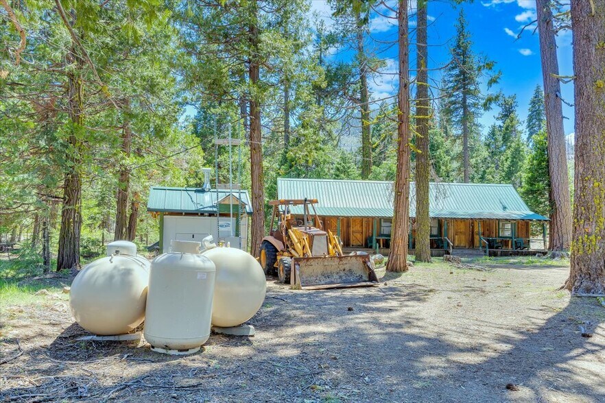 More Photos Of 1 State Hwy 108, Pinecrest Hotel For Sale