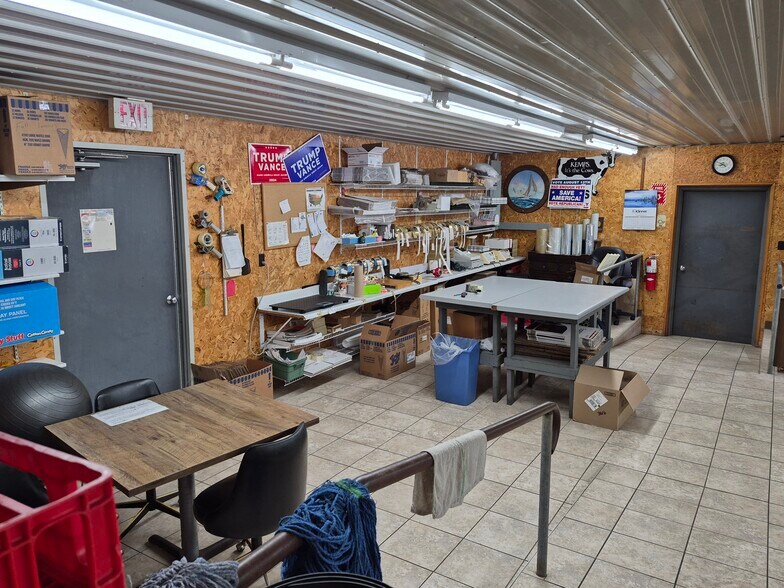 More Photos Of 118 N 4th St, Abbotsford General Retail For Sale