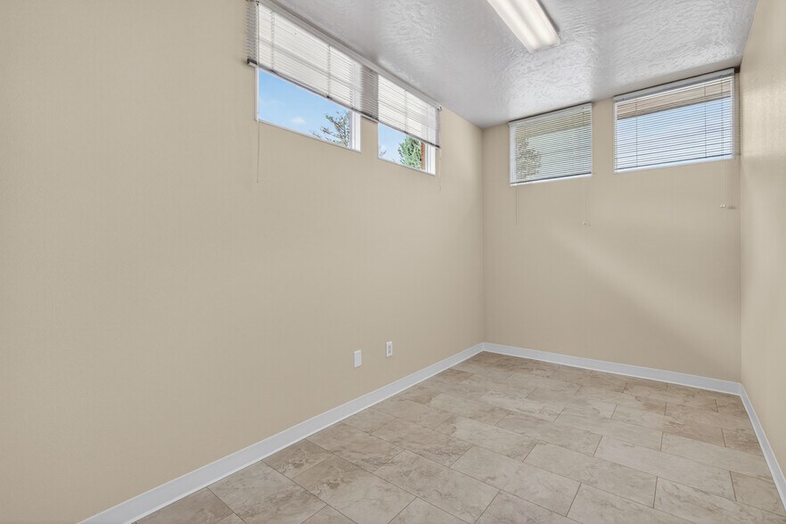 More Photos Of 619 Diagonal St, Clarkston Medical For Sale