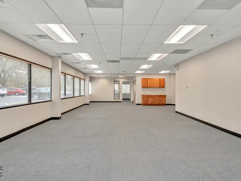 More Photos Of 1990 E Algonquin Rd, Schaumburg Medical For Lease