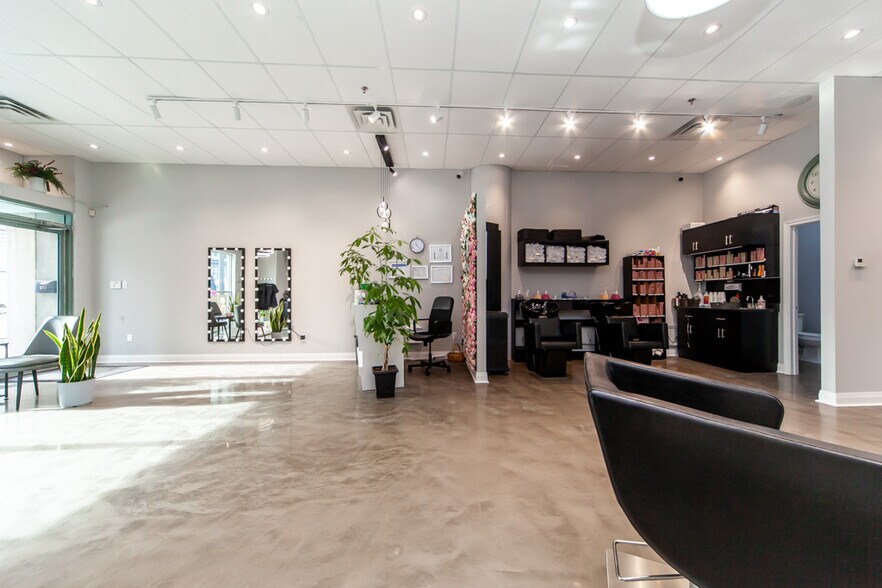 More Photos Of 250-300 Manitoba St, Toronto Apartments For Sale