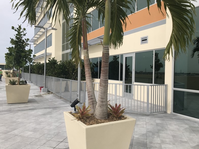 More Photos Of 2801 NE 213th St, Aventura Medical For Lease