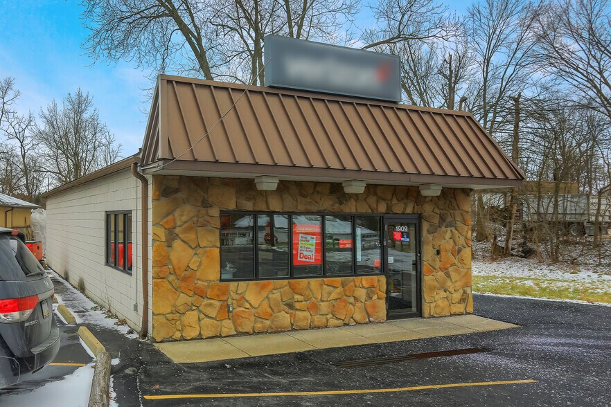 More Photos Of 1909 E Washington St, New Castle Freestanding For Sale