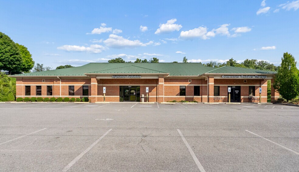 More Photos Of 26208 Lee Hwy, Abingdon Medical For Lease