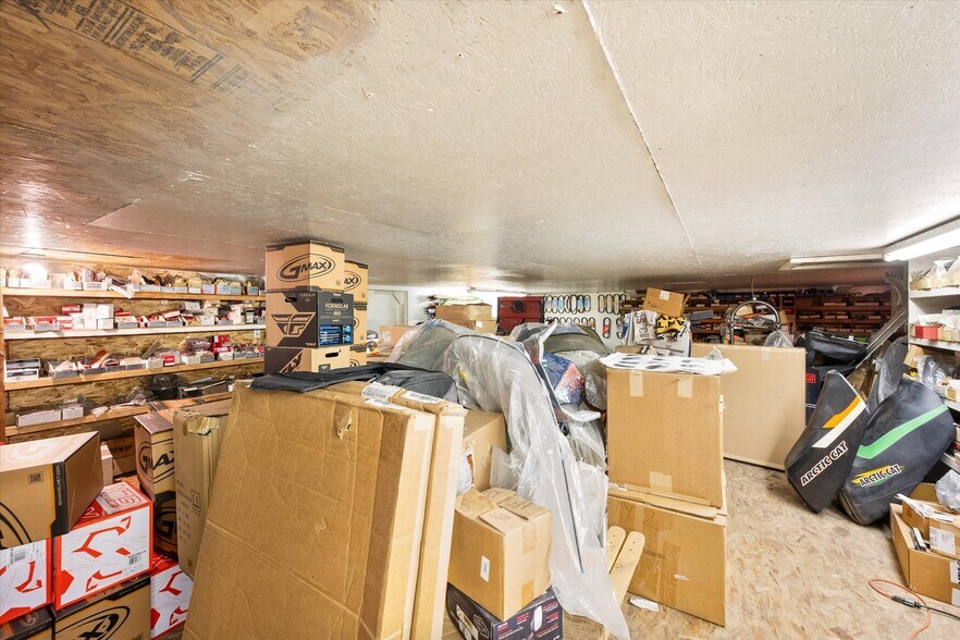 More Photos Of 5 Demick Ln, Salmon Auto Repair For Sale