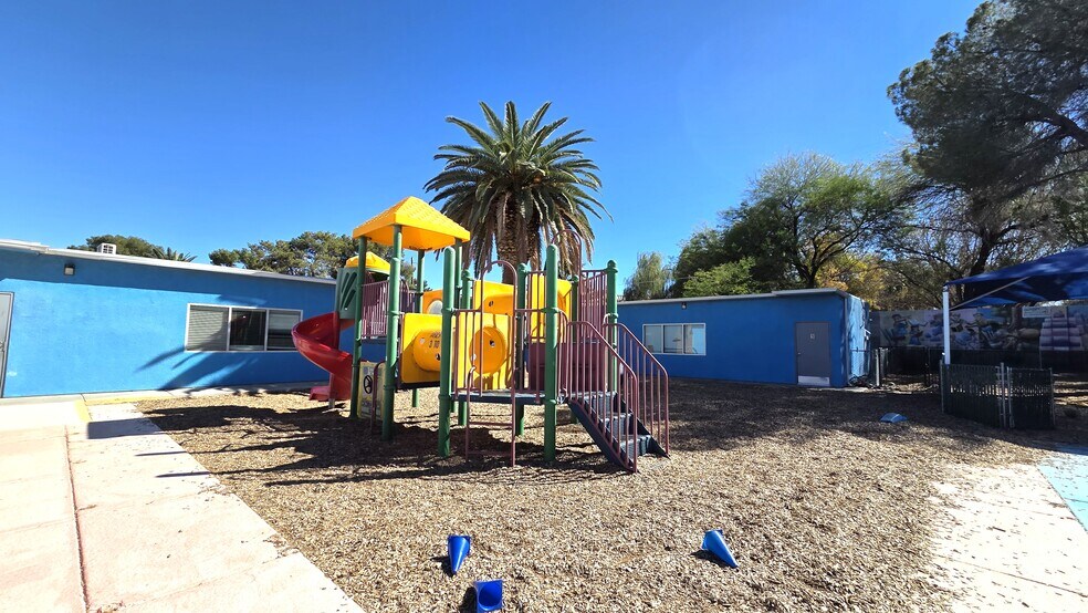 More Photos Of 3525 E Sunset Rd, Las Vegas Schools For Lease