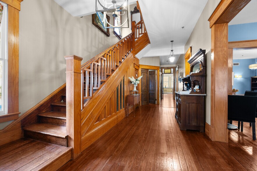 More Photos Of 221 SE 7th St, Gainesville Hospitality For Sale