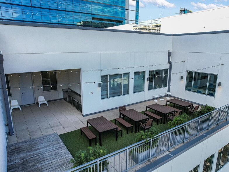 More Photos Of 1705 Guadalupe St, Austin Office For Sale