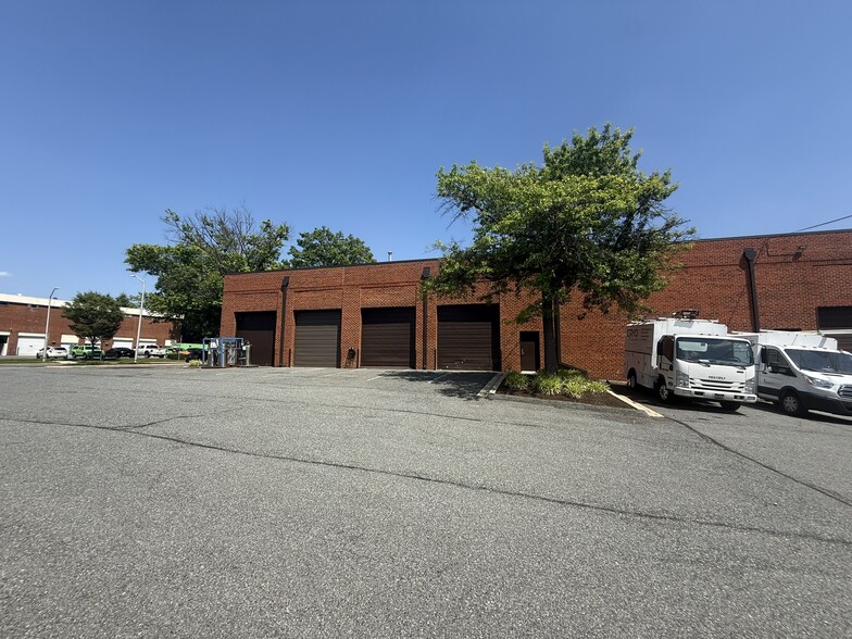 More Photos Of 7905 Airpark Rd, Gaithersburg Light Distribution For Lease