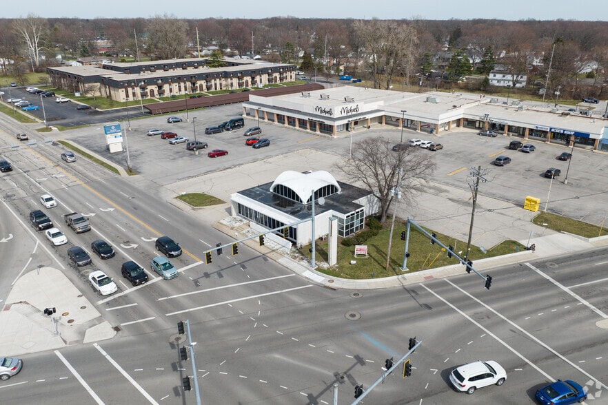 More Photos Of 5072 Monroe St, Toledo Bank For Lease