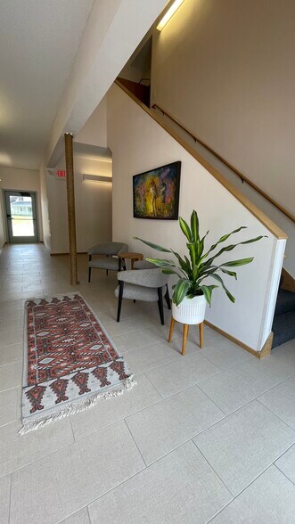 More Photos Of 18300 Minnetonka Blvd, Wayzata Medical For Lease