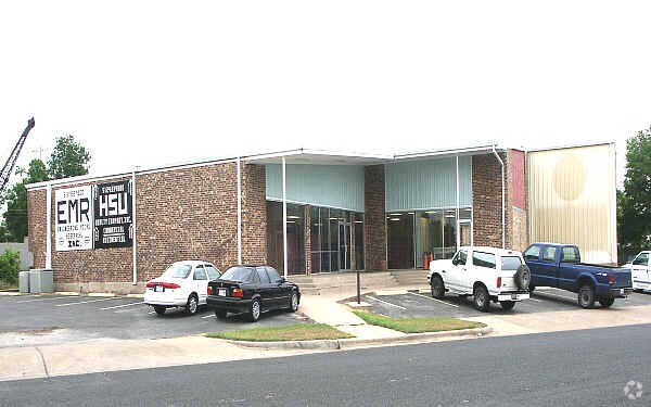 More Photos Of 5306 Middle Fiskville Rd, Austin Showroom For Lease