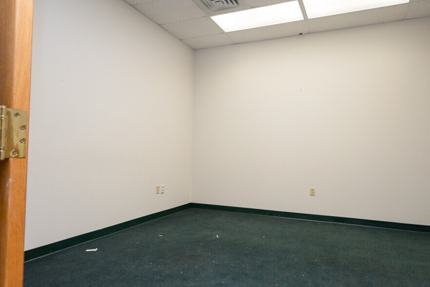 More Photos Of 195 Thomas Johnson Dr, Frederick Medical For Lease