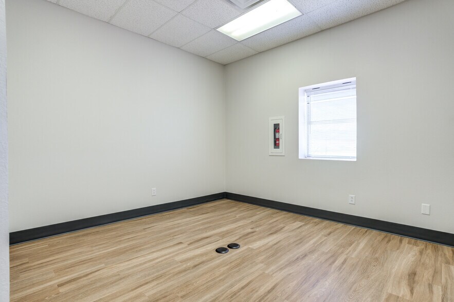 More Photos Of 510 Valencia Ave, Lubbock Warehouse For Sale