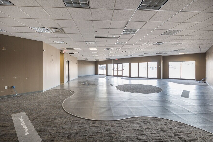 More Photos Of 9998 Gravois Rd, Saint Louis Freestanding For Lease