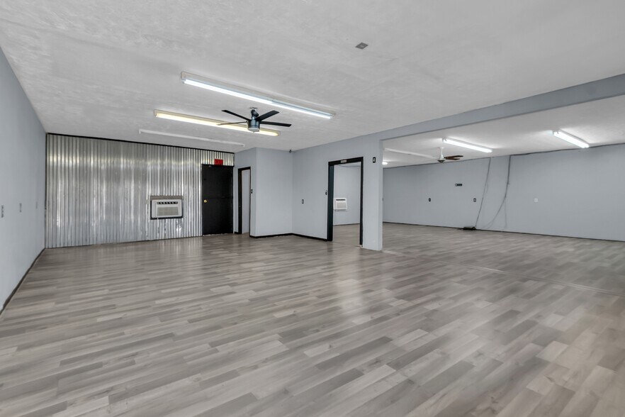 More Photos Of 4600 NE 28th St, Haltom City Storefront Retail Office For Sale