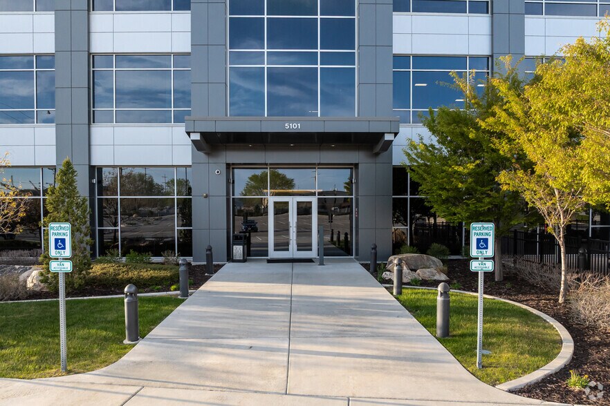 More Photos Of 5101 S Commerce Dr, Murray Office For Lease