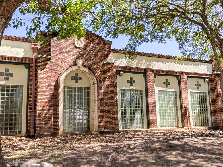 More Photos Of 419 E Magnolia Ave, San Antonio Office For Sale