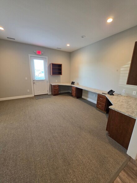 More Photos Of 196 Annette Dr, Benson Office For Sale
