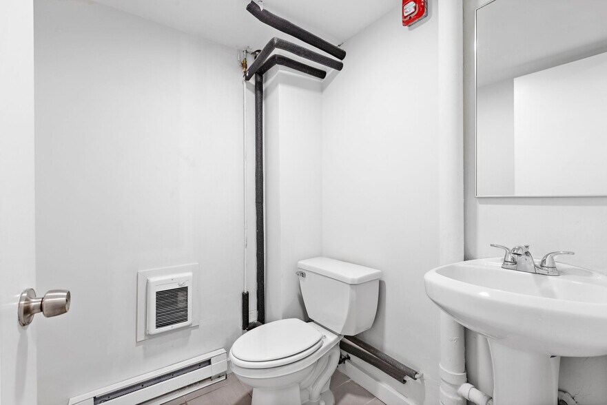 More Photos Of 109-111 35th St, Union City Warehouse For Lease