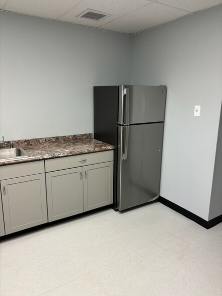 More Photos Of 518 Broadway, Monticello Office For Lease