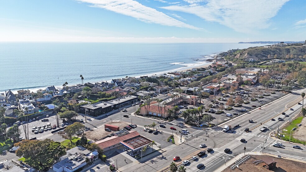 More Photos Of 23676-23712 Malibu Rd, Malibu Office For Lease