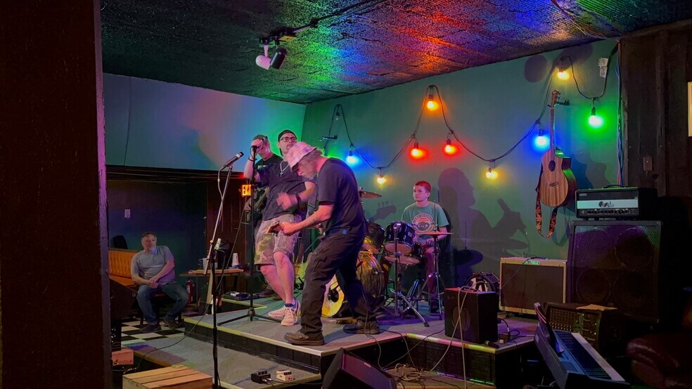 More Photos Of 16902 S Davis St, Galesville Bowling Alley For Sale