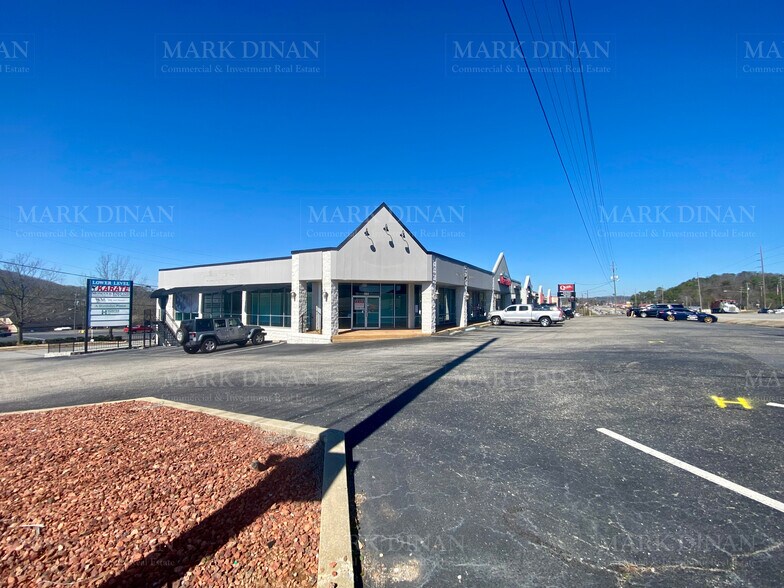 Primary Photo Of 3186 Pelham Pky, Pelham General Retail For Lease