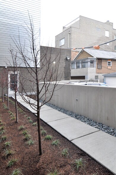 More Photos Of 1515-1519 W Haddon Ave, Chicago Coworking Space