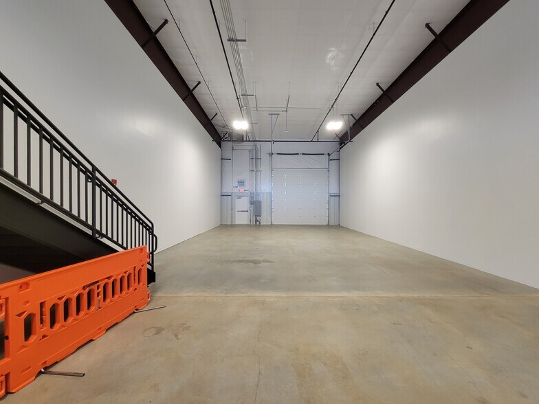 More Photos Of 11982 Wilton Meadows Ct, Manassas Warehouse For Lease