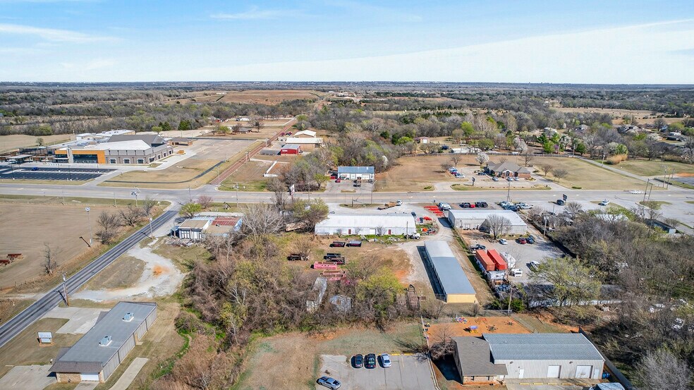 More Photos Of 1505 N Main St, Newcastle Warehouse For Sale