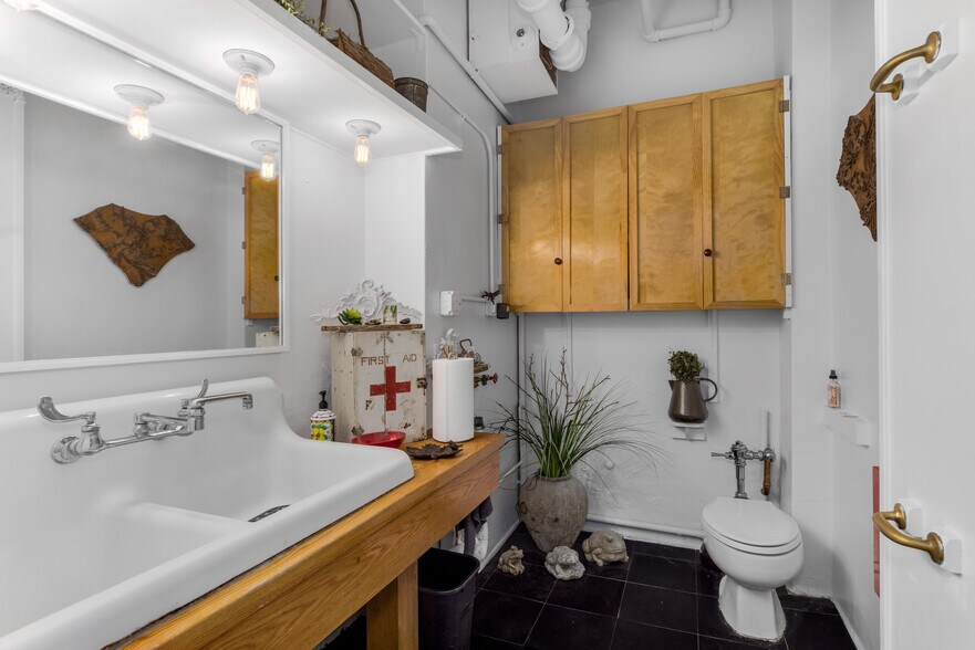 More Photos Of 335 W 38th St, New York Apartments For Sale