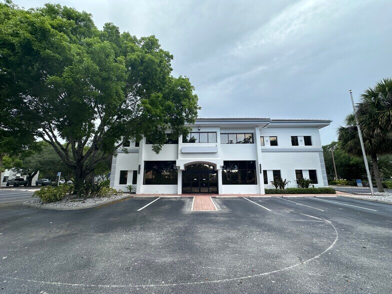 Primary Photo Of 4025 Radio Rd, Naples Office For Lease