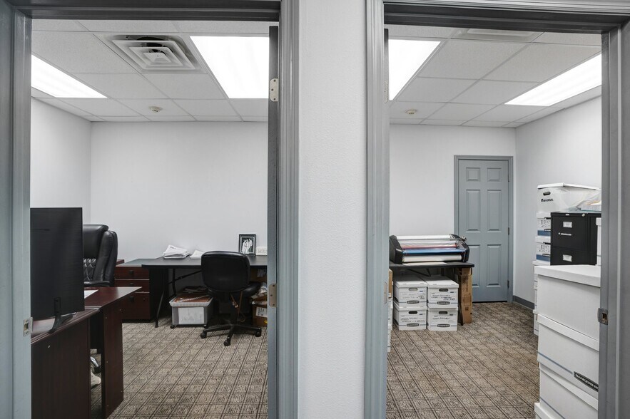 More Photos Of 1882 Porter Lake Dr, Sarasota Light Manufacturing For Sale