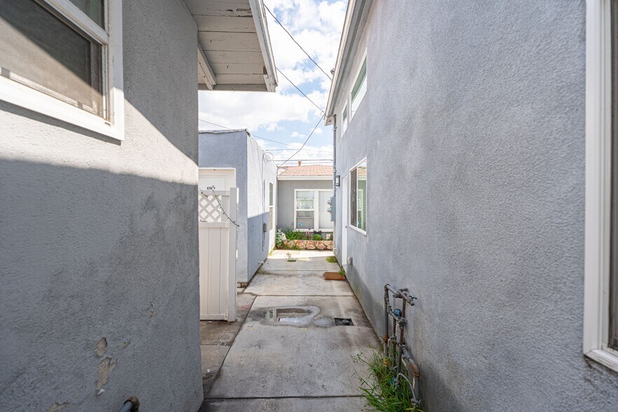 More Photos Of 474 S Eastern Ave, East Los Angeles Multifamily For Sale