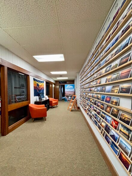 More Photos Of 221 W Washington St, Marquette Flex For Sale