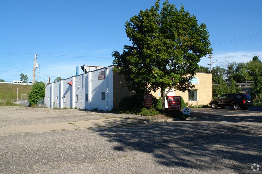 More Photos Of 2720 Alpha Access St, Lansing Warehouse For Lease