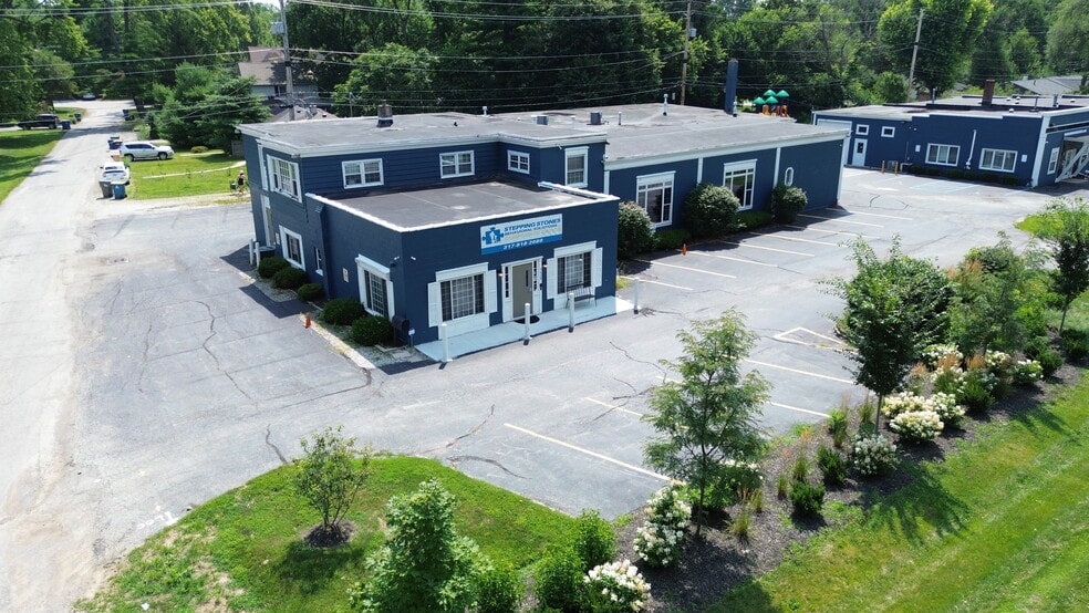 More Photos Of 7425 Westfield Blvd, Indianapolis Showroom For Lease