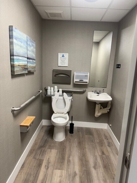 More Photos Of 900 NE 26th Ave, Fort Lauderdale Medical For Lease